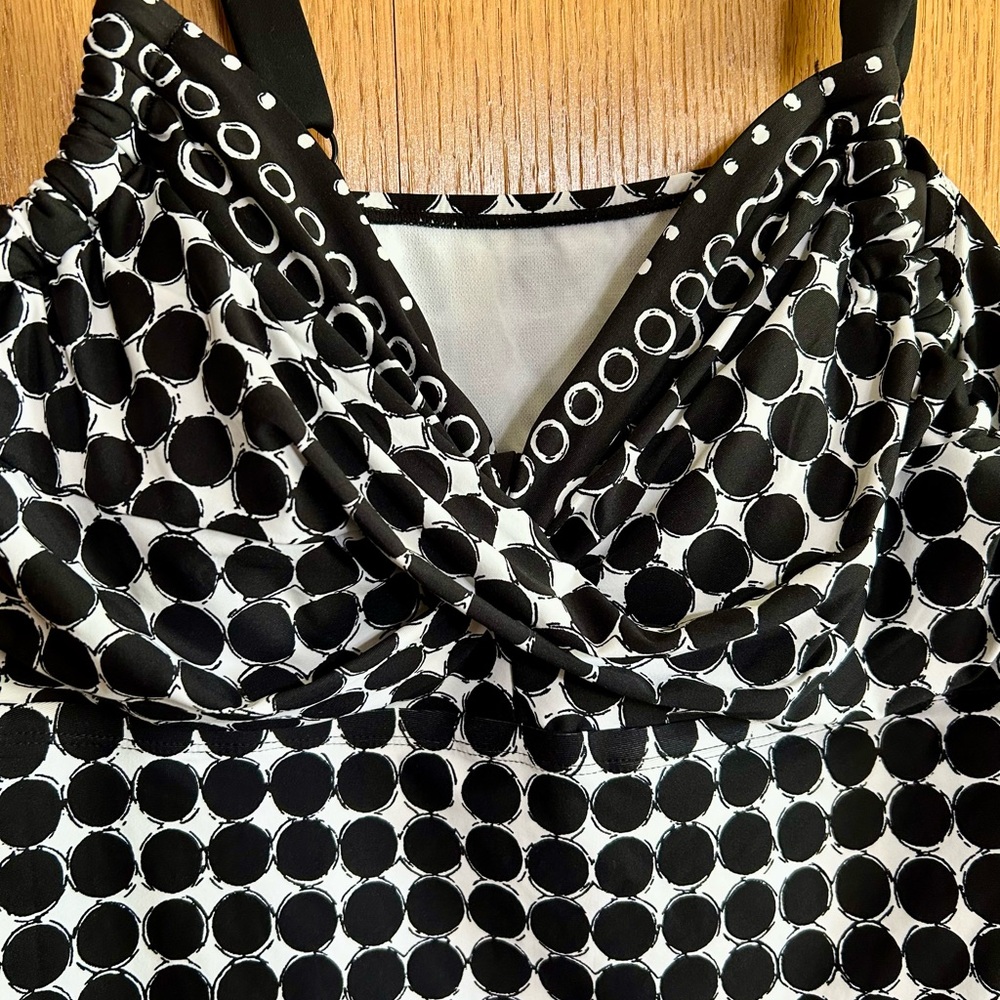 Woman Tankini Size 18W, Black Swimsuit Top, Twisted Bra Detail, Beach House